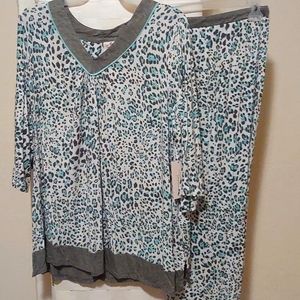Secret treasures woman pajama set MWT